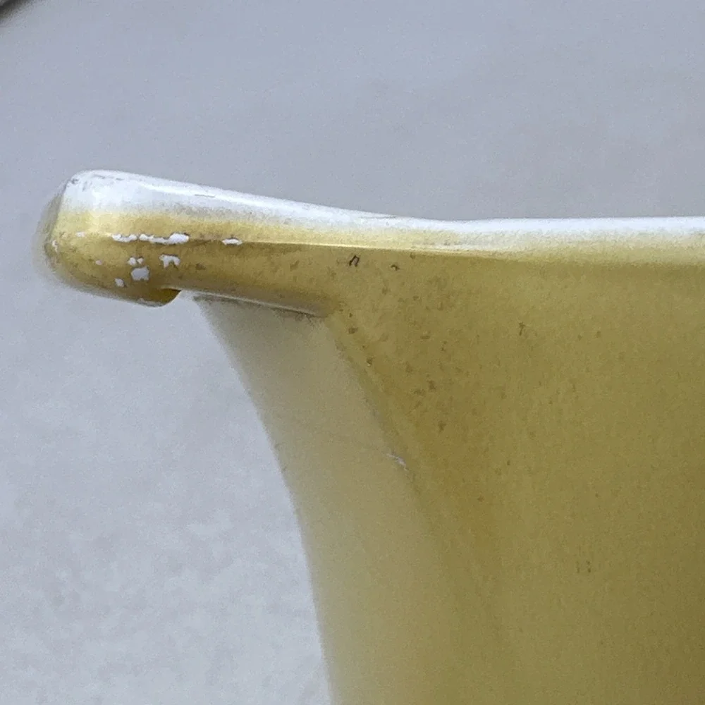 Vintage Corning Ware Yellow Round with Lid Casserole Dish B 1-3/4-B 1.75 Quart